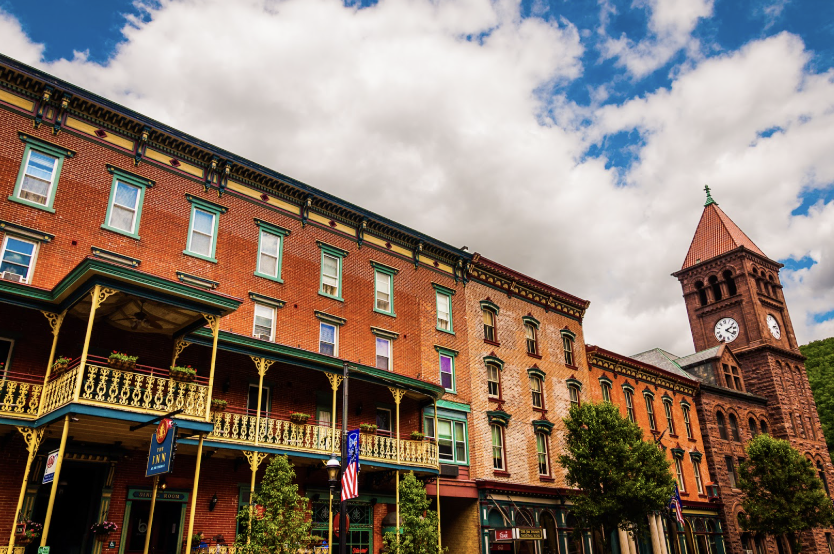 From Lake Life to Mountain Charm: Exploring Jim Thorpe During Your Poconos Stay